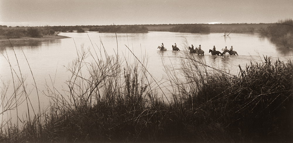 Crossing the Rio Grande, © 1988, Bill Wittliff