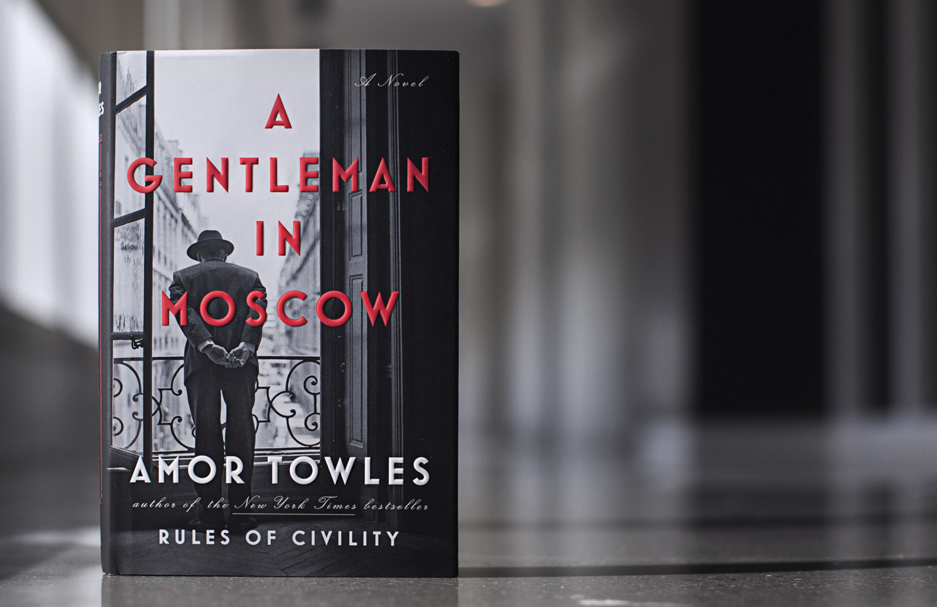 Book cover, a gentleman in moscow